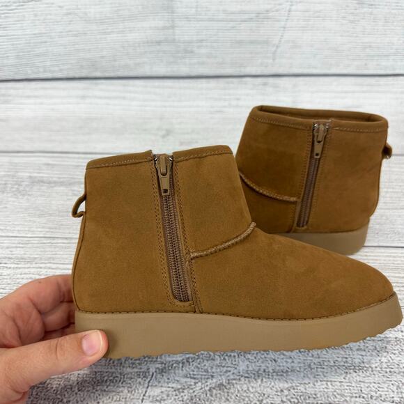 Jellypop Girl's Zane Tan & Gold Star Sherpa Lined Booties Size 2 - Picture 6 of 10